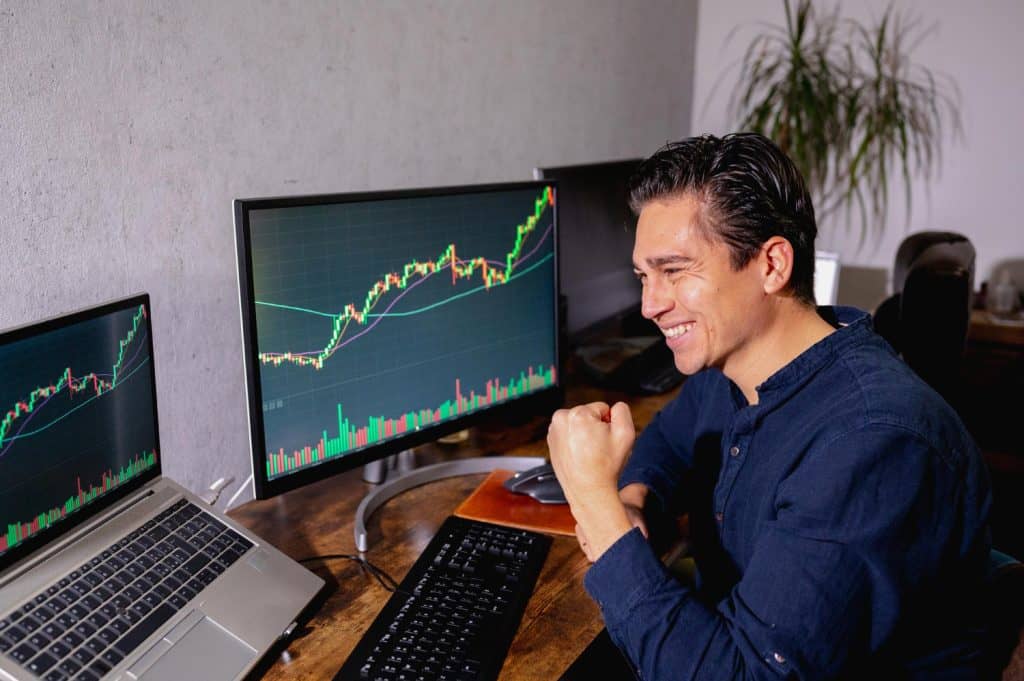 Fitur dan Keunggulan yang Ditawarkan IUX sebagai Platform Trading